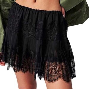 NWT Women's Low Rise Black Lace Mini Skirt- Small
